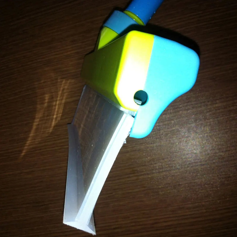 Sparkling windows without the squeaky frustration? This 12-inch silicone squeegee kit is your new best friend! Glide it across glass, mirrors, and shower doors to banish streaks and water spots in seconds