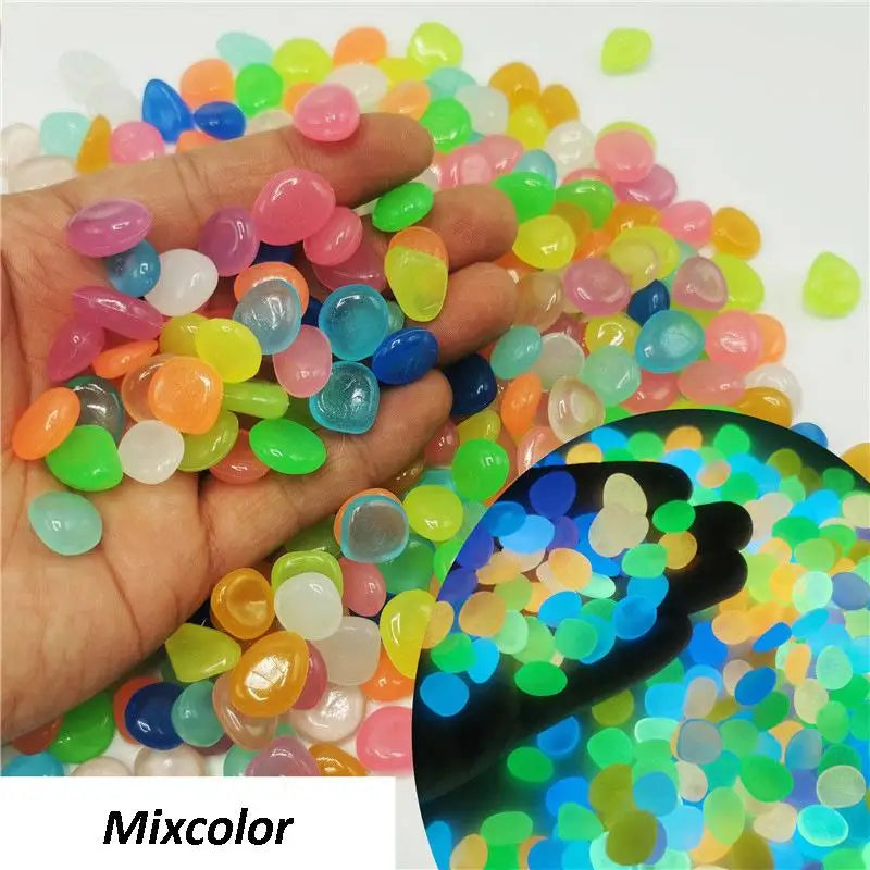 Colorful plastic beads in a hand with a bowl filled with them, labeled 'Mixcolor'.