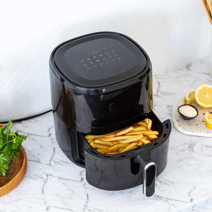 Danoz Direct 🎯Kitchen Smart - Healthier and tastier meals with our Air Fryer. With 1600W of power and a 6L capacity, cook food quickly and evenly