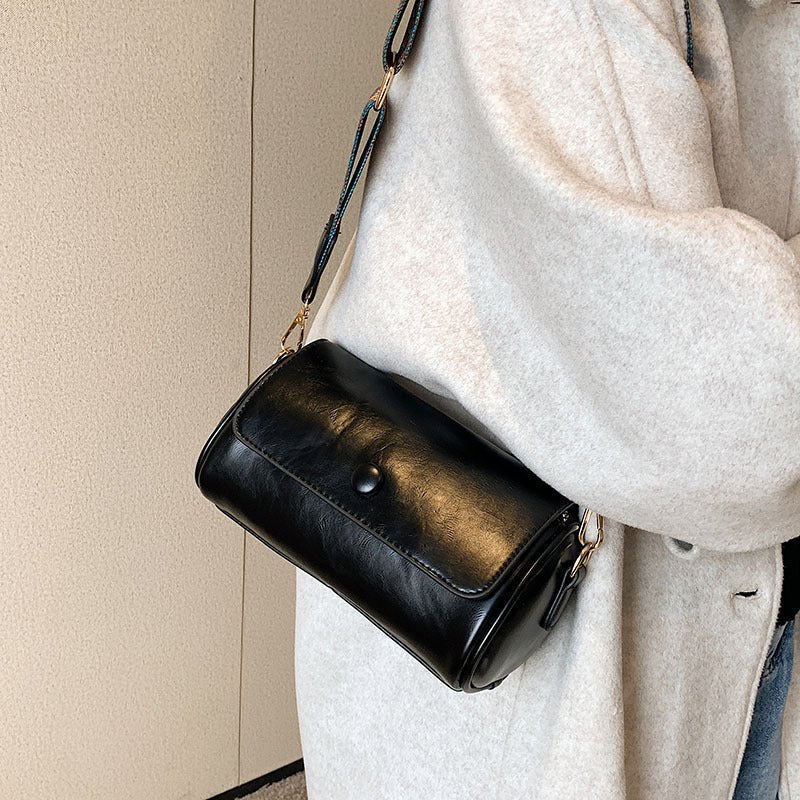 Danoz Fashion - Black Vintage PU Leather Shoulder Bag with Adjustable Strap - Compact and Stylish - danozdirect