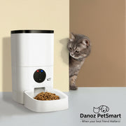 A white i.Pet automatic pet feeder with a cat looking around the corner, indicating the feeder is designed for pet use.