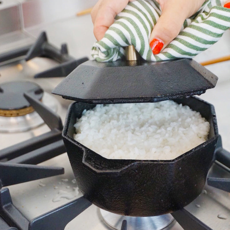 Danoz Direct - Mommy's Pot 21cm Cast-Iron Traditional Pot Non-Stick Pre-Seasoned