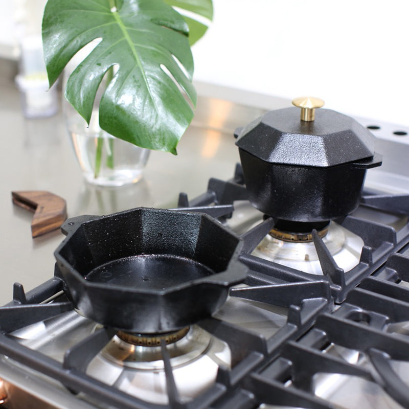 Danoz Direct - Mommy's Pot 21cm Cast-Iron Traditional Pot Non-Stick Pre-Seasoned