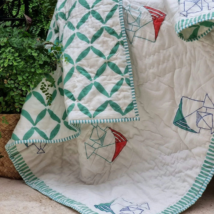 Danoz Direct -  GOTS Certified Organic Cotton Reversible Baby Quilt (100x120cm) - Pretty Kites (Green)